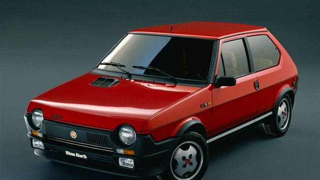 Vroba karoserie Fiat Ritmo probhala vbec poprv vhistorii na pln automatick lince. VItlii budou moci jezdit jen silnj verze a kabriolet Bertone.