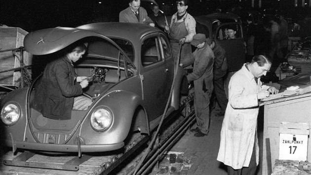 Sriov vroba zaala tsn po vnocch v roce 1945. Volkswagen se pak vrazn podlel na nmeckm hospodskm zzraku po svtov vlce.