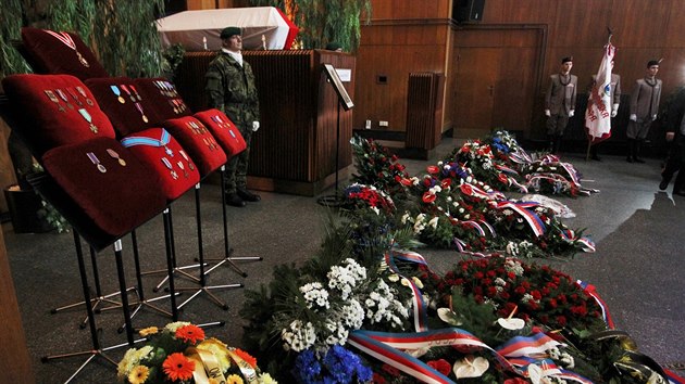 Rozlouen s Mikulem Konickm mlo vechny nleitosti vojenskho pohbu. (21. listopadu 2015)