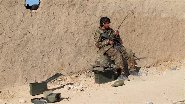 Afghnt vojci v provincii Hlmand bojuj s Talibanem (20. prosince 2015)