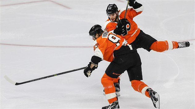 Do kolize se dostali spoluhri z Philadelphie Shayne Gostisbehere a Jakub Vorek.