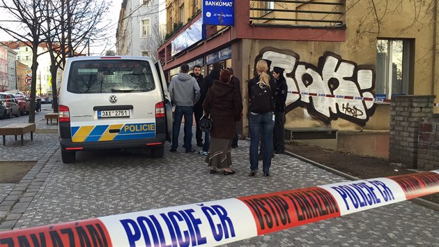 Neznm mu pepadl se zbran v ruce banku v Moskevsk ulici a odnesl si nkolik destek tisc (23.12.2015)