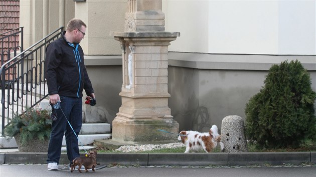 V Drovicch na Prostjovsku pomh chrnit tje u kostela ped mocmi psy pisor uren speciln pro n. Zvata ho dokonce zaala sama vyhledvat, vyuv toti jejich znakovacho pudu.