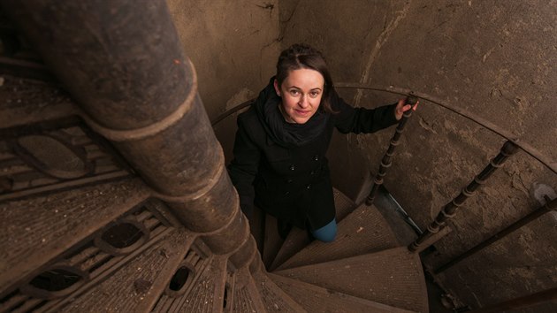Jitka Jakubičková stoupá na věž.