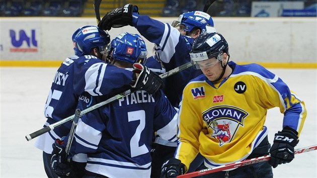 Radost kladenskch hokejist v duelu na led st nad Labem