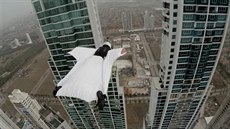 Italská wingsuiterka Roberta Mancino prolétla mezi dvma mrakodrapy v Panama...