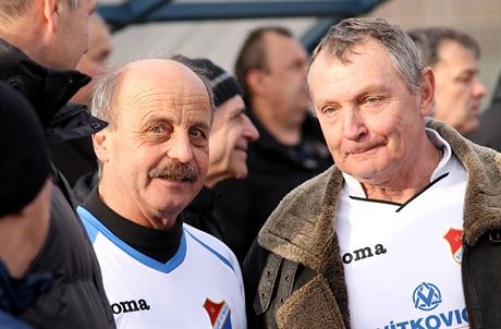 Augustín Antalík (vlevo) a Libor Radimec pi utkání starých gard Baníku Ostrava...