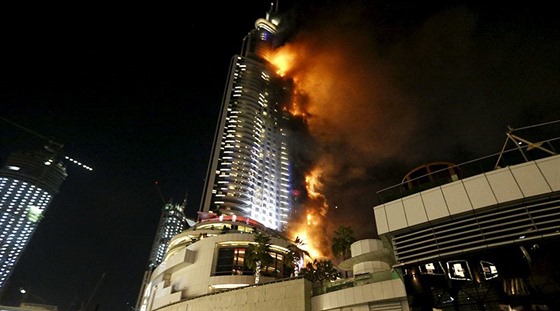 Silný poár vypukl v hotelu The Address Downtown Dubai, který mí 302,2 metr.