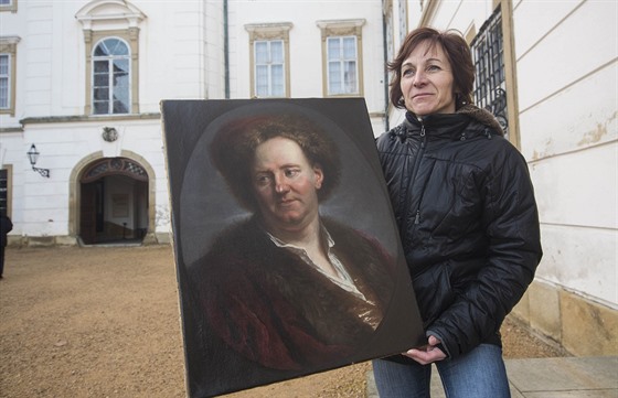 Po 25 letech se na zámek ve Vizovicích vrátily dva ukradené obrazy, dalích...