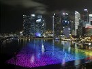 Pístav v Singapuru se kvli oslavám píchodu roku 2016 rozzáil duhovými...