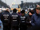 Policejní hlídky u Braniborské brány v Berlín (31. prosince 2015)