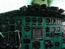 Detail pístrojové desky v naganském letounu 1016. Ten má jet i radarovou...