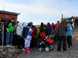 Díky kabinové lanovce se na Snku turisté dostanou pohodln i s koárky.