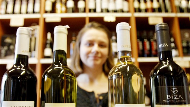Nově vyšlechtěná vína se pomalu dostávají do prodeje, potvrzuje třeba Eliška Leisserová z Moravské vinotéky v Brně. Hitem je v poslední době hlavně Hibernal, který zachutná příznivcům sladších vín.