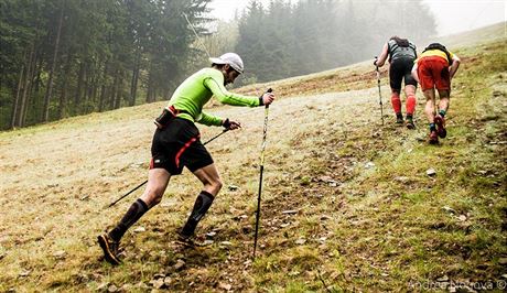 Karel Axmann ve stoupání na trase SkyMarathonu Perun 2015.