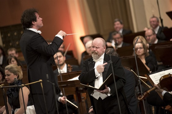 Dirigent Jakub Hra a tenorista Barry Banks na Novoroním koncert