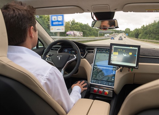 Autonomní vozidla budou potřebovat přesnější navigaci, než se kterou se spokojí dnešní řidiči. (ilustrační snímek)