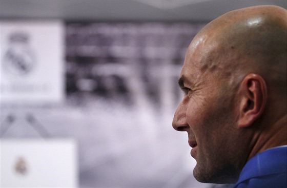 Zinedine Zidane (vlevo) se stal novým trenérem Realu Madrid.