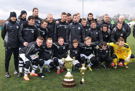 Královéhradetí fotbalisté se radují z vítzství v Tipsport lize 2015.