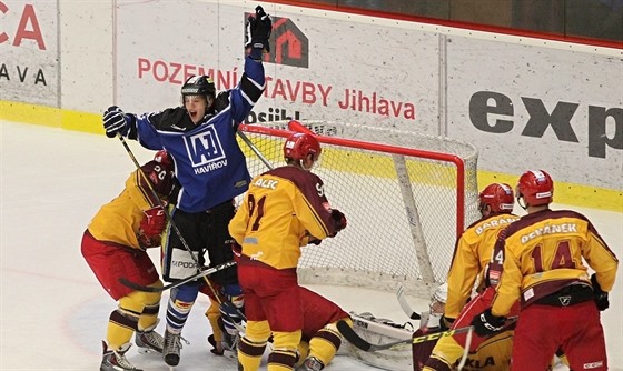 Radost havíovského hokejisty, práv skóroval proti Jihlav.