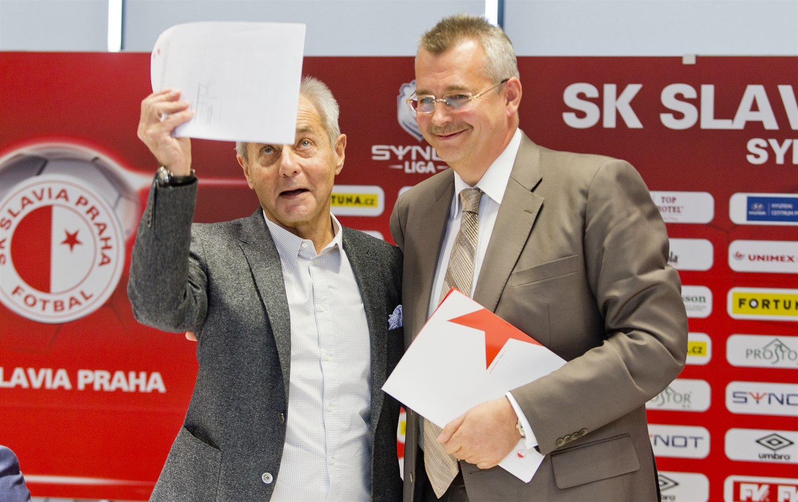 Ji�í �imán� (vlevo) na tiskové konferenci s Jaroslavem Tvrdíkem.