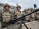 Vojáci Náhorního Karabachu nedaleko frontové linie. (8. íjna 2015)