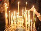 Pravoslavní věřící zaplnili karlovarský pravoslavný chrám sv. Petra a Pavla....