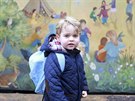 Fotografie malého George v první den jeho nástupu do školky pořídila jeho matka...