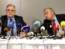 Miloslav Ransdorf  (vpravo) a Peter Guzmický na tiskové konferenci v Praze, kde...