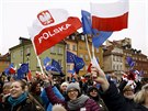 Tisíce Polák ve Varav demonstrovaly proti ovládnutí veejnoprávních médií...