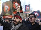 Protesty v Teheránu proti poprav Nimra Bákira al-Nimra (3. ledna 2016).