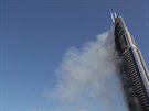 Oblaka koue jet stále halí hotel The Address Downtown v Dubaji, který na...