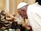 Pape Frantiek bhem své novoroní me ve vatikánské bazilice svatého Petra...