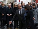 Francouzský prezident François Hollande a starostka Paíe Anne Hidalgová si...