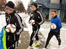 Olomoutí fotbalisté vyráejí na svj první trénink v roce 2016.