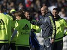 Zinedine Zidane ve své nové roli trenéra Realu Madrid rozmlouvá se svými...