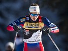 Ingvild Flugstad Östbergová si jede pro výhru ve tetí etap Tour de Ski.