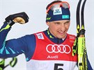 Alexej Poltoranin se raduje z triumfu na klasické patnáctce na Tour de Ski.