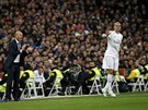 Zinédine Zidane (vlevo) pi své premiée jako kou Realu Madrid