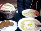 Izraelskou kuchyni hodnotíme na výbornou, humus a falafel byly skvlé.