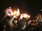 Protesty ped saúdskou ambasádou v Teheránu rozhánla policie (3. 1. 2016).