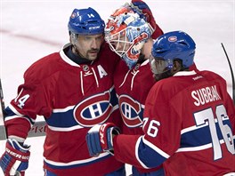 Montrealsk tonk Tom Plekanec slav spolu s brankem Mikem Condonem a...