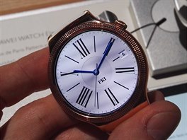 Huawei Watch Elegant mají vroubkovanou lunetu.