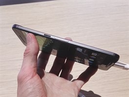 Nexus 6P je docela fotogenický telefon, za co me oblé kovové tlo...
