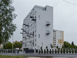 Pvodn velmi monotónní sloení byt promnili architekti na zajímavé bytové...