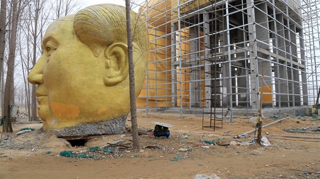 Socha Mao Ce-tunga v nsk provincii Che-nan (4. ledna 2016)