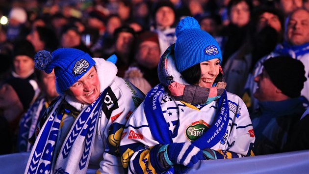 Fanouci Komety Brno si uvaj atmosfru ped venkovnm zpasem proti Spart.