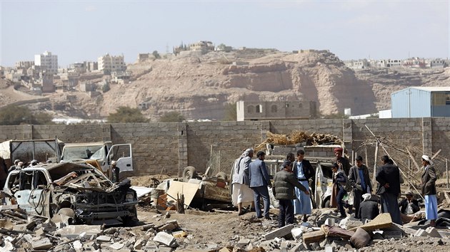 Jemensk hlavn msto San se stalo clem destek sadskch nlet. (6. ledna 2015)