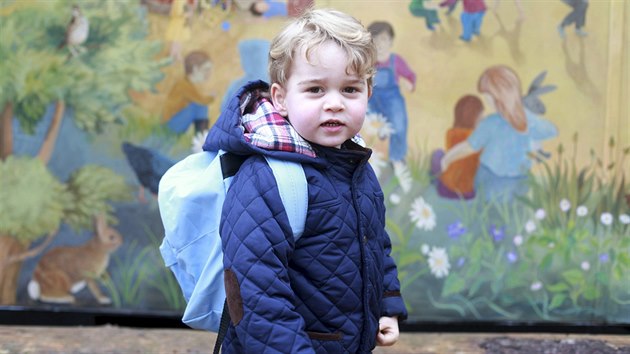 Fotografie malého George v první den jeho nástupu do školky pořídila jeho matka Kate (2016).