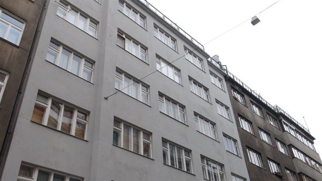 V Janovskho ulici v Praze nali obyvatel pod okny domu mrtvho mue